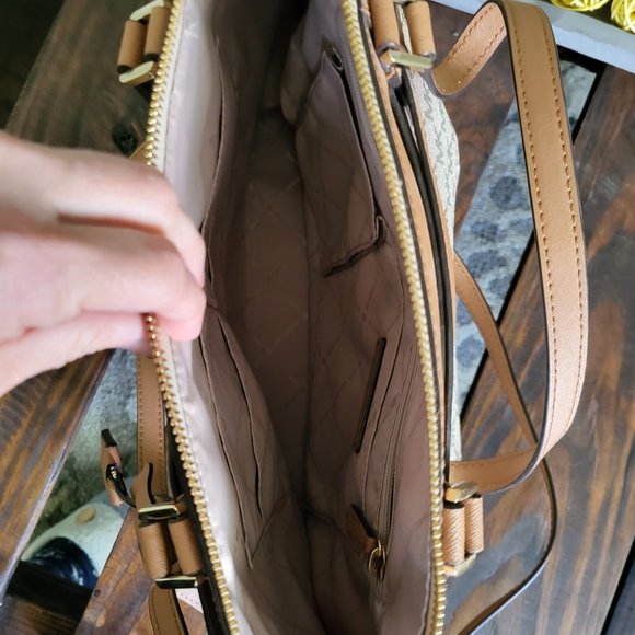 MK purse - Picture 2 of 3